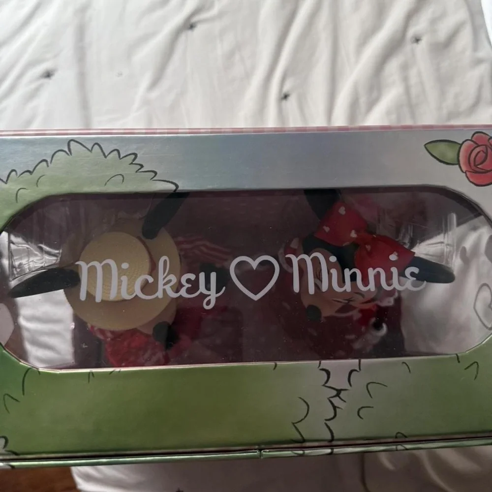Disney Mickey & Minnie Limited Edition Action Figures - Red and Black - Picture 3 of 3
